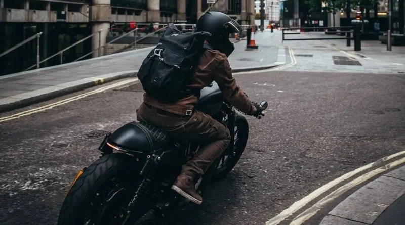 Cómo Elegir tu Primera Moto: Guía MotoTribe para Principiantes